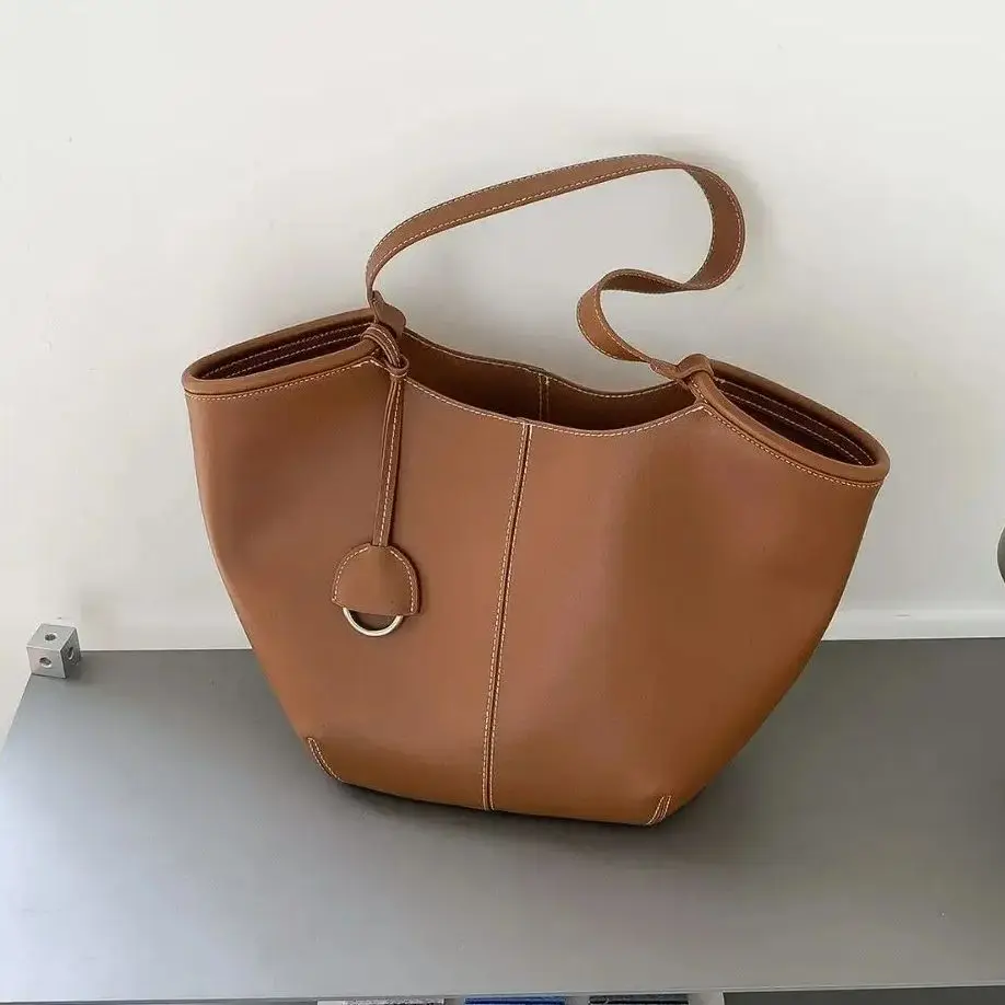 

Роскошная дизайнерская большая сумка из искусственной кожи 2025 года, простая сумка-мешок высокого качества, универсальная сумка для подмышек, модная дорожная сумка, кошелек