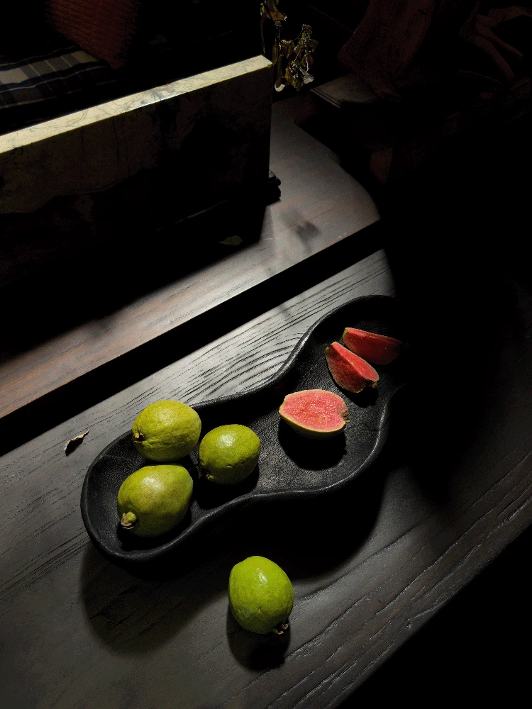 

Retro Wooden Creative Irregular Shaped Essential Oil Tray High Aesthetic Value Dried Fruit Plate Home Decor Accessories