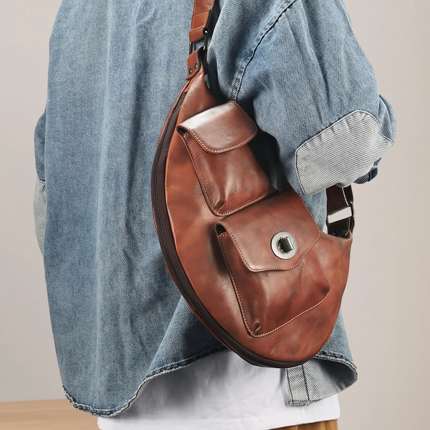 Men's dumpling crossbody bag, genuine leather chest bag, multi-functional large-capacity men's travel single-shoulder bag