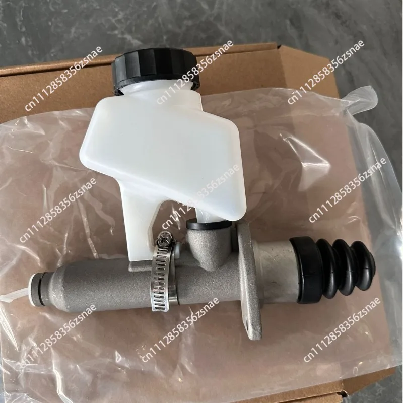 Suitable for 000284701AM Clutch Master Cylinder E17-6011 1000284701AM