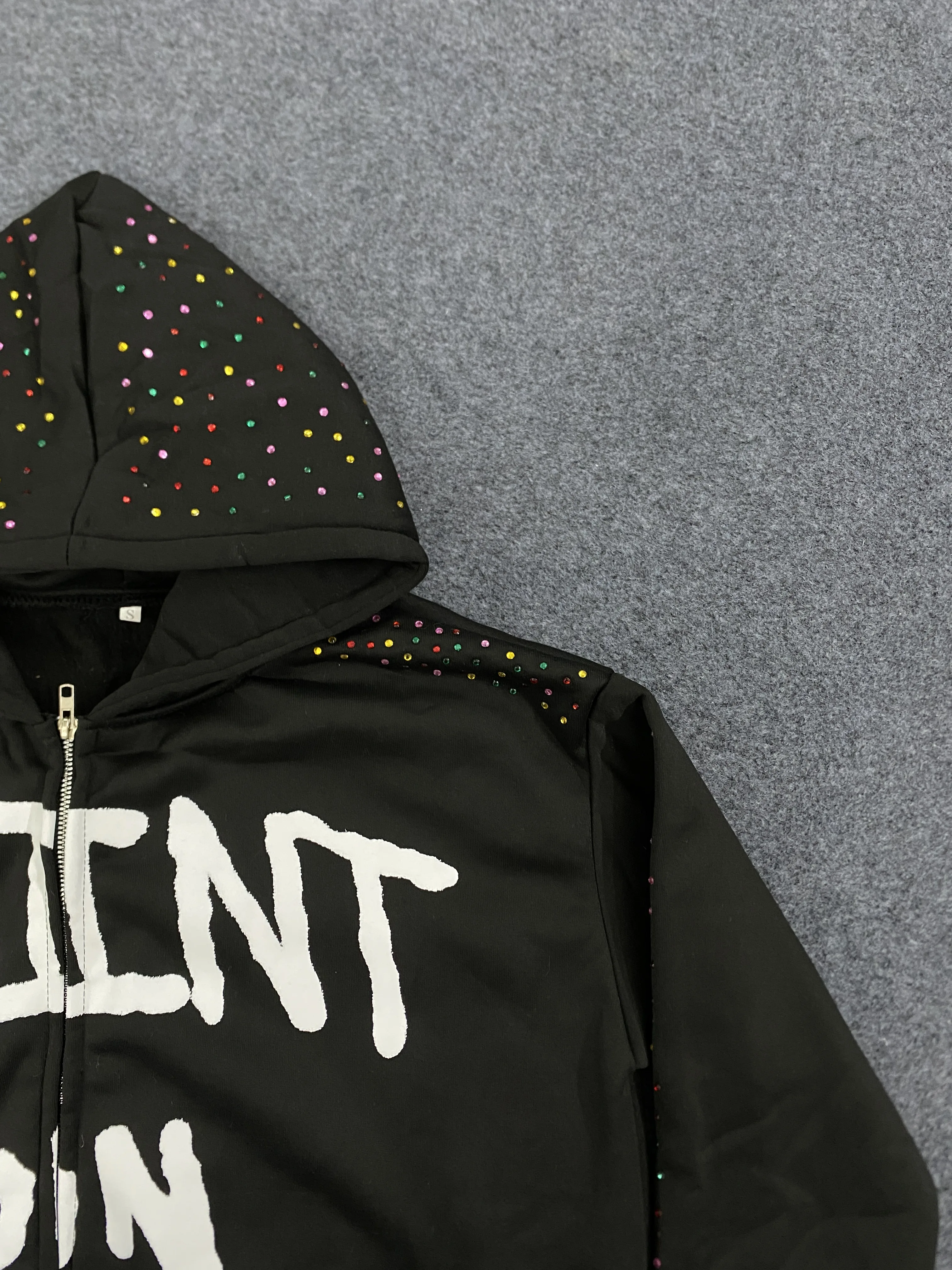 

Gothic style hot brick spray printed personalized letter print loose fitting men's and women's retro hooded top