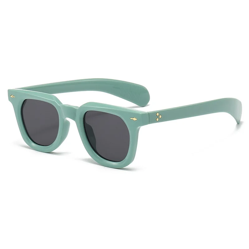 Gafas de sol cuadradas populares Ins para mujer, gafas de sol Vintage con remaches Punk para mujer, gafas de sol UV400 a la moda para hombre