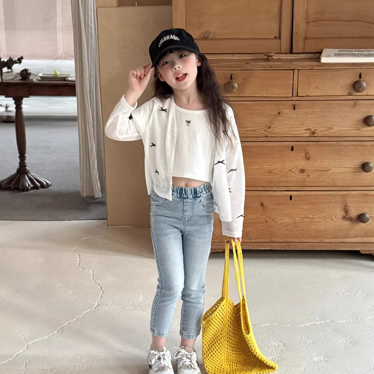

Summer New Girls Thin Versatile Knitted Cardigan 2026 Children Clothing Girls Fashion Bow Design Sense Short Sun Protective Top