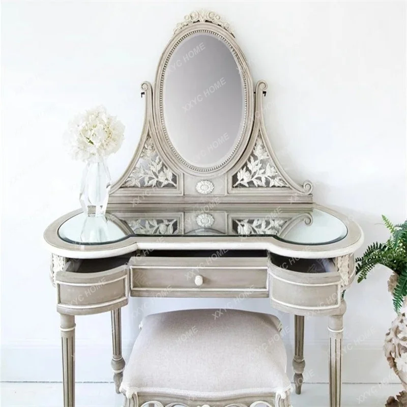 A retro solid wood dresser  carved old log bedroom makeup table