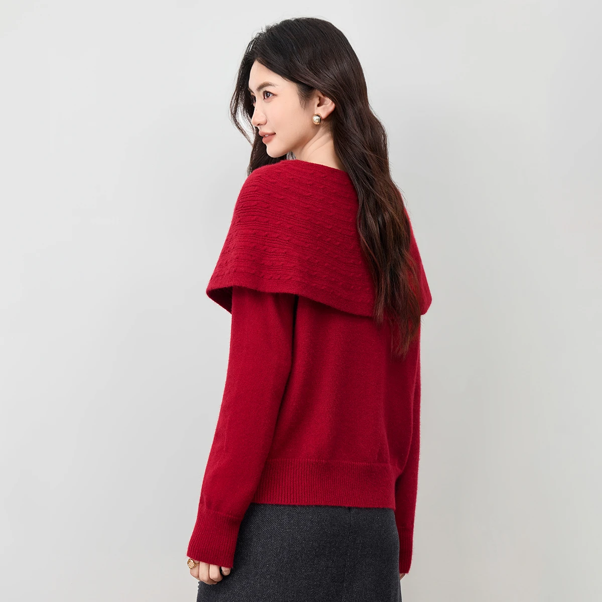 سترات نسائية بياقة شال على الطراز الصيني من SENTUBILA لخريف 2025 بلوفرات فضفاضة عالية القوة محبوكة أنيقة W54EE4040