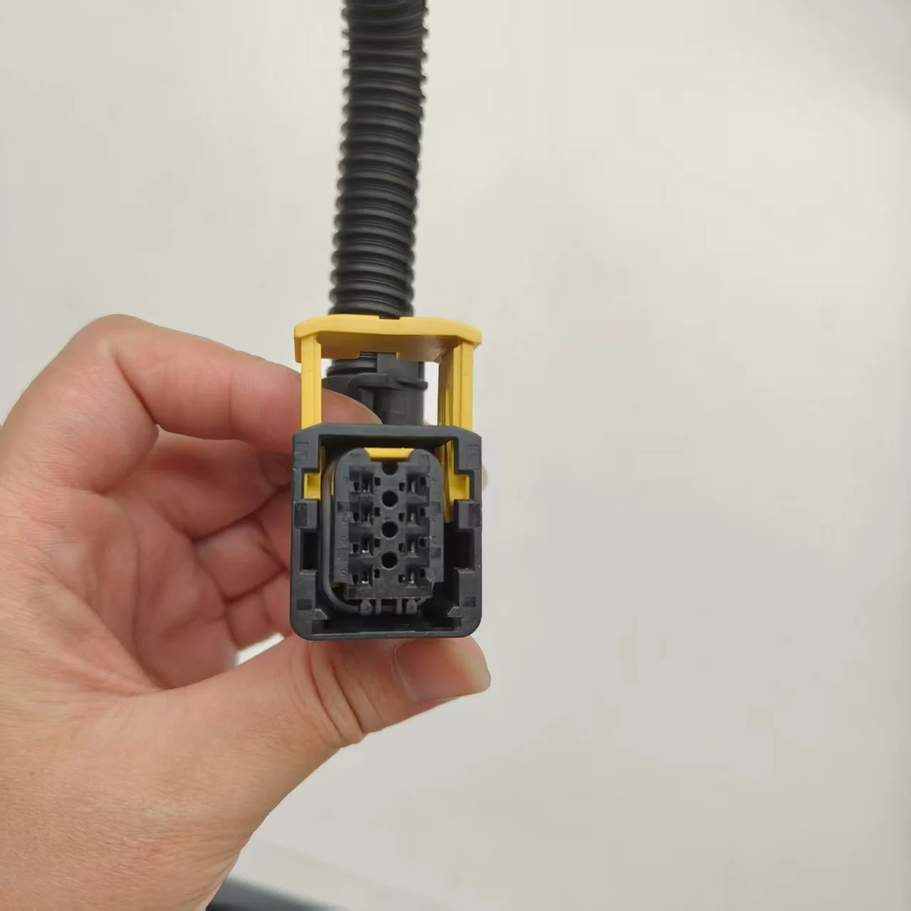 

high-quality new A0001405378 A0001403978 A0001407878 urea pump dual socket connector for Mercedes Benz urea pump