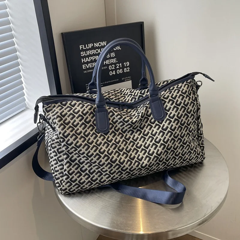 

2025 High Quality Geometric Pattern Large Size Luggage Travel Bags Travel Promotion Brand Woman Bags Waterproof Duffel Gym Bag