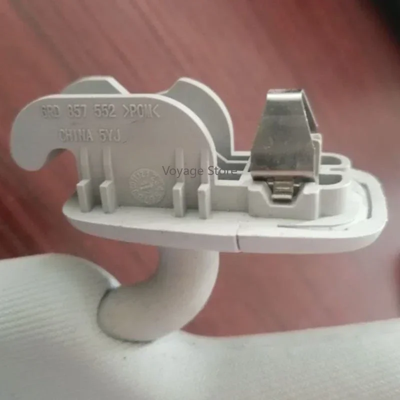 1 adet Volkswagen polo Sagitar Beetle için uygun yeni Passat güneşlik makyaj aynası klip demir klip aksesuarları Scirocco