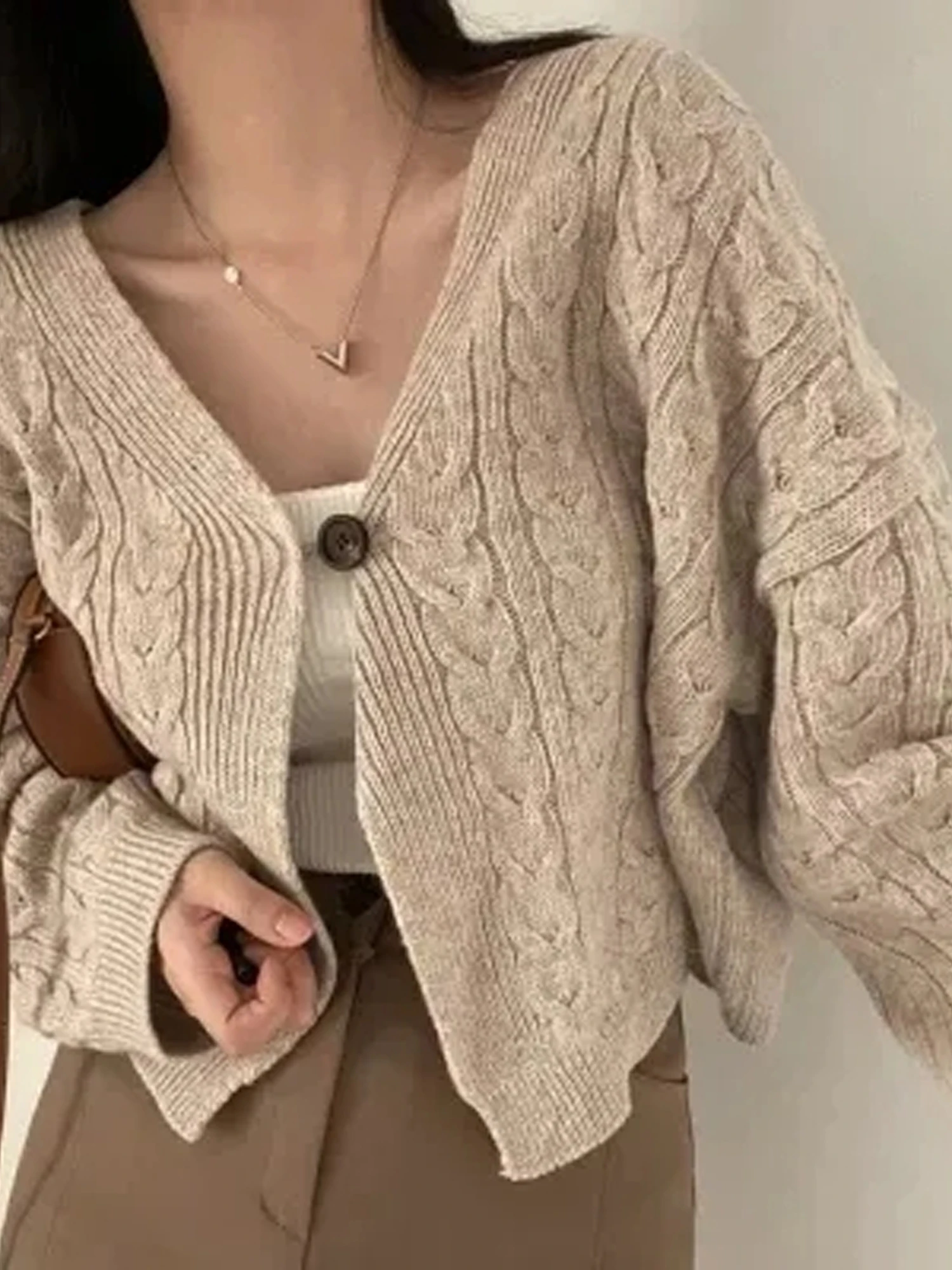 Chic Lazy Style Women's Knitted Sweater One Button Loose Fit Short Cardigan Autumn New Arrival Versatile Casual Outerwear