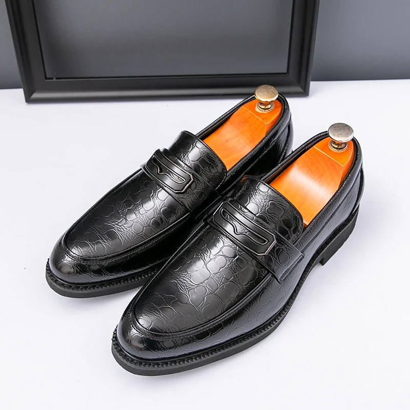 

Men Sharp Pointed Loafers Formal Business Leisure Office Leather Shoe Retro Men British Style Comfortable Soft Sole Oxford Shoes
