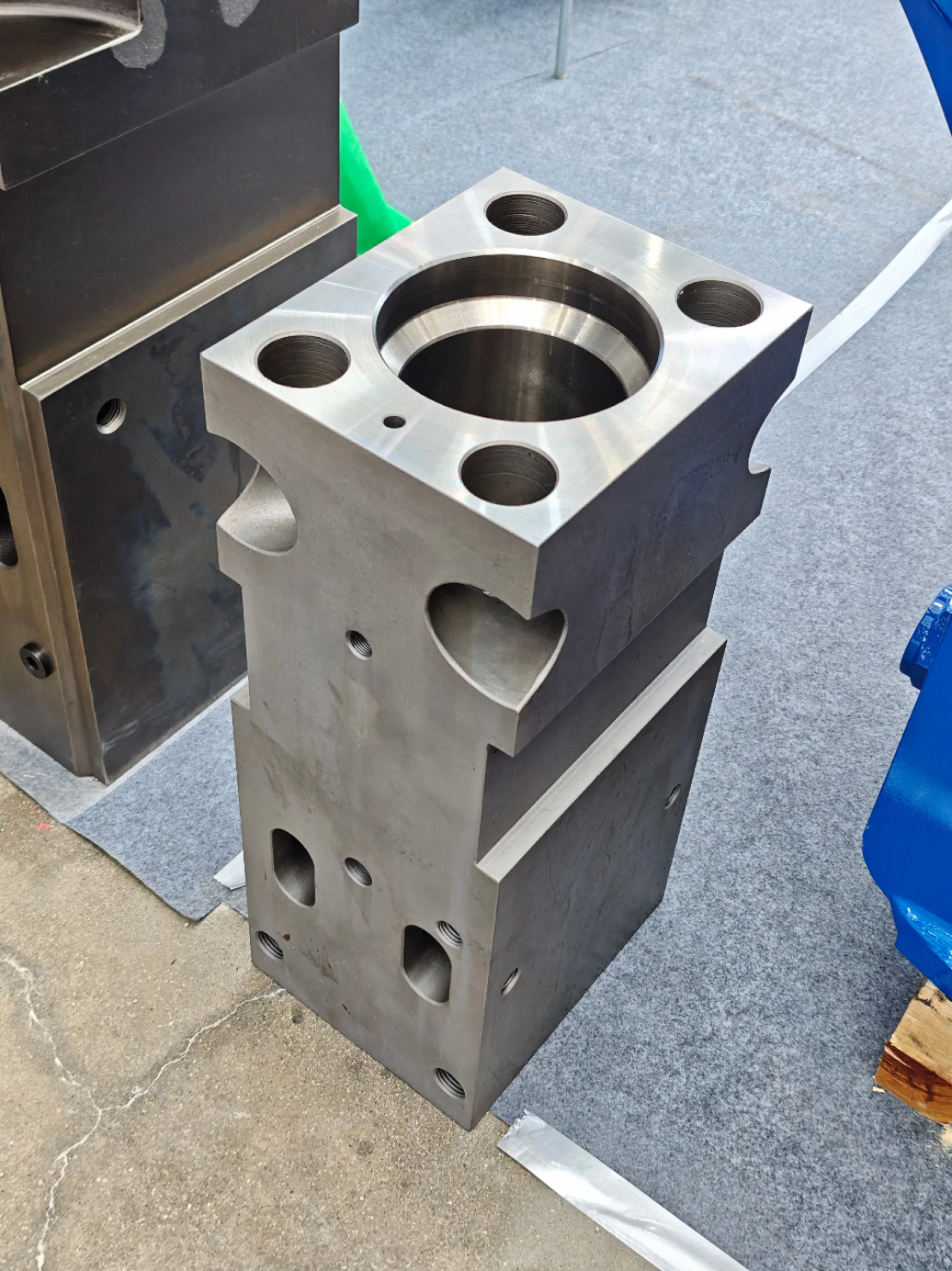 SOOSAN SB121 SB121 Silence SB120A SB81 SB120 OLD TYPE Hydraulic Breaker Parts Cylinder Front Back Head Main Body Assembly