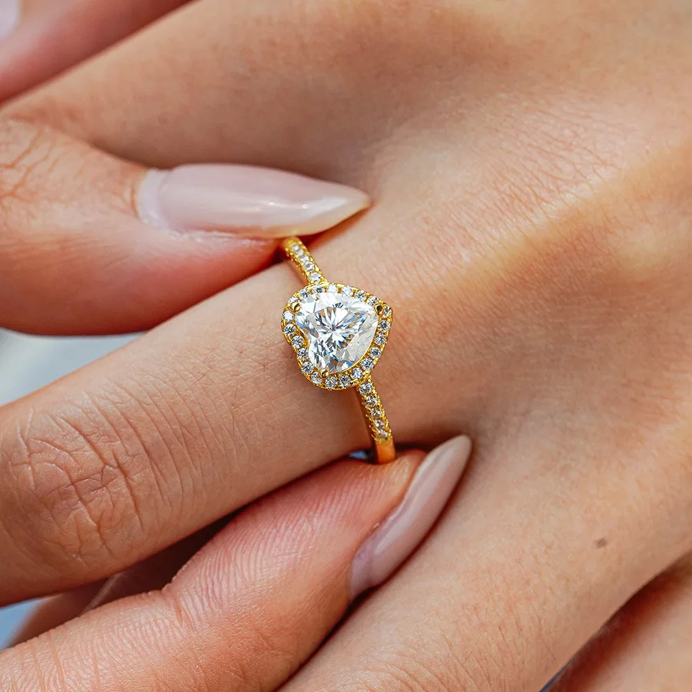 Lumira Classic Heart-Shaped Real 18K Gold Ring 1 Carat Moissanite Diamond Sweet Wedding Band for Women Timeless Jewelry