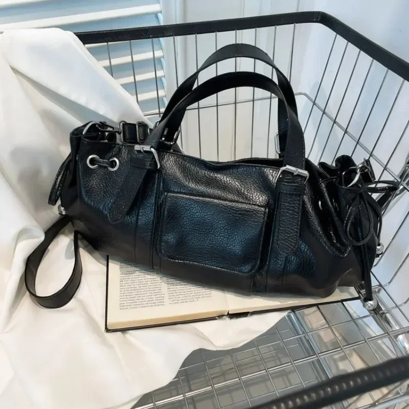 elegante-bolso-de-lujo-de-estilo-vintage-para-panales-un-bolso-cruzado-de-cuero-clasico-y-sofisticado-ideal-para-la-mujer-moderna-y-actual