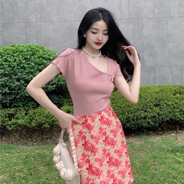 7180 Letnia Nowość Delikatny Styl Zen Jednolity Kolor Asymetryczny Kołnierz Nieregularny Cheongsam Zapinany na Guziki Krótki Rękaw T-Shirt Top