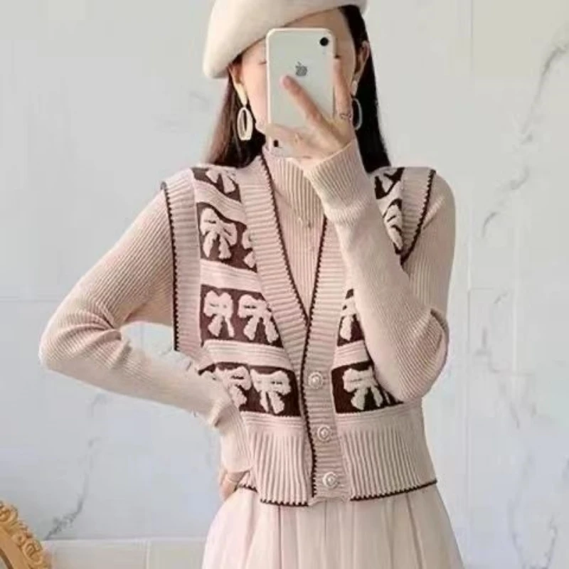 Knitted Vest Coat Women V Neck Knit Sweater Fashion Short Sleeveless Button Casual Waistcoat Female Early Spring Chic Vest Tops