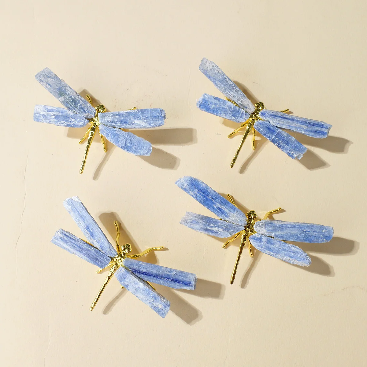 1pc natürliche Kristall Kyanit Libelle Ornament Rohstein Tier Home Dekoration Urlaub Geschenk