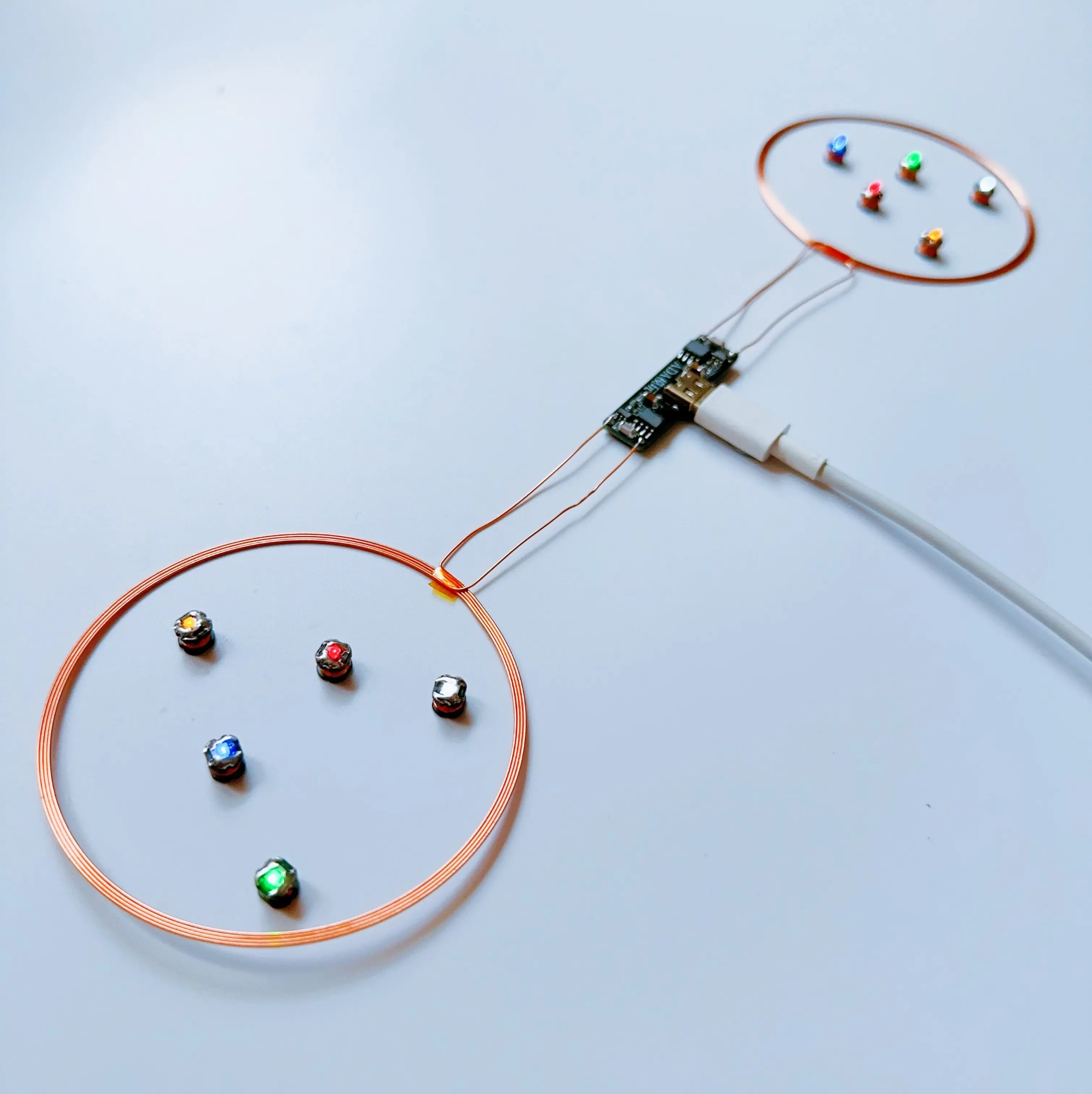 

70 мм двойная катушка TYPE-C USB беспроводной передатчик питания индуктор приемник светодиодное освещение DIY игрушки модель робот песочный стол