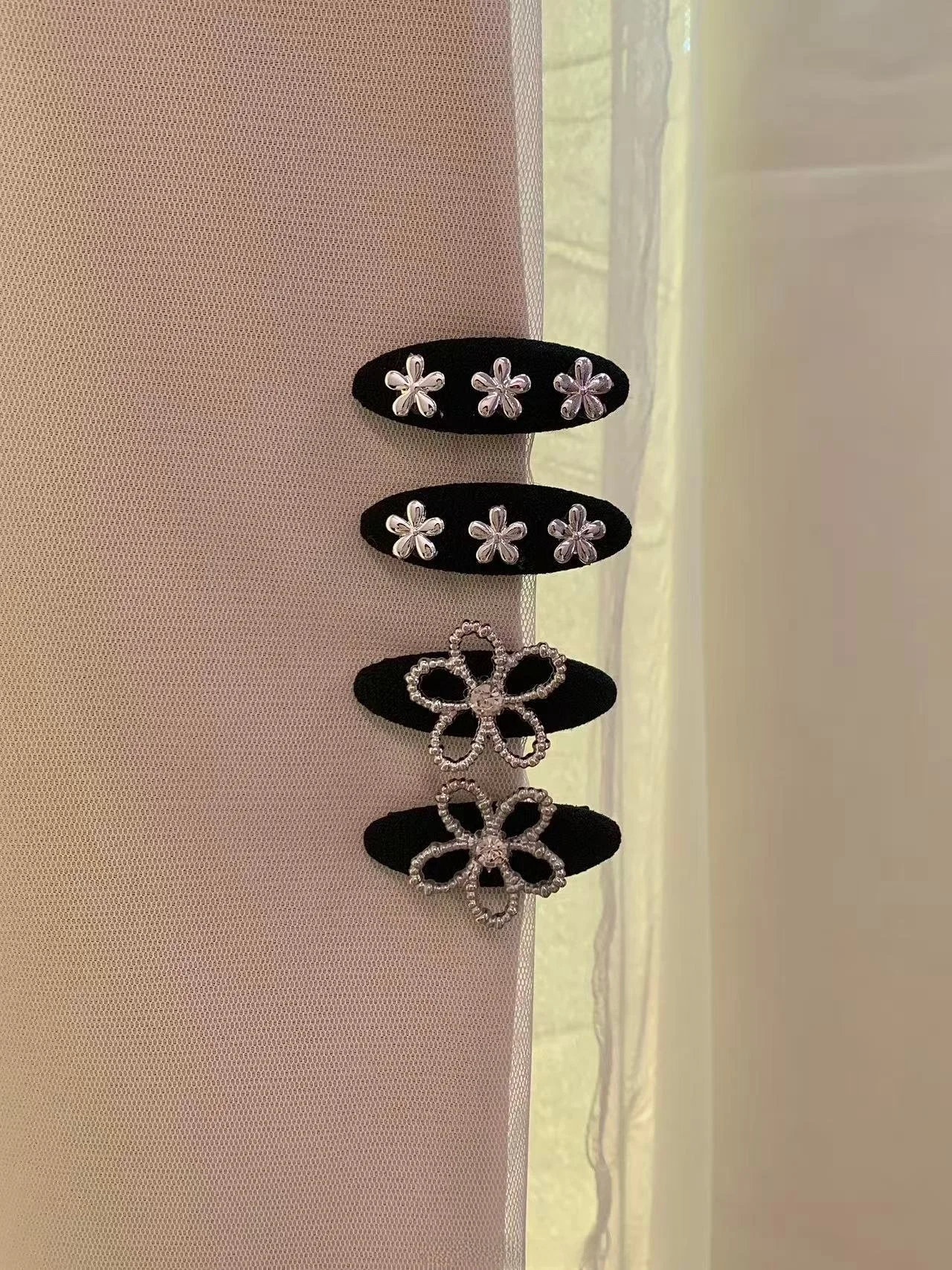 presilha-de-cabelo-oval-prateada-com-flores-estilo-dongda-gate-adorno-3d-acessorio-de-cabelo-elegante-e-luxuoso