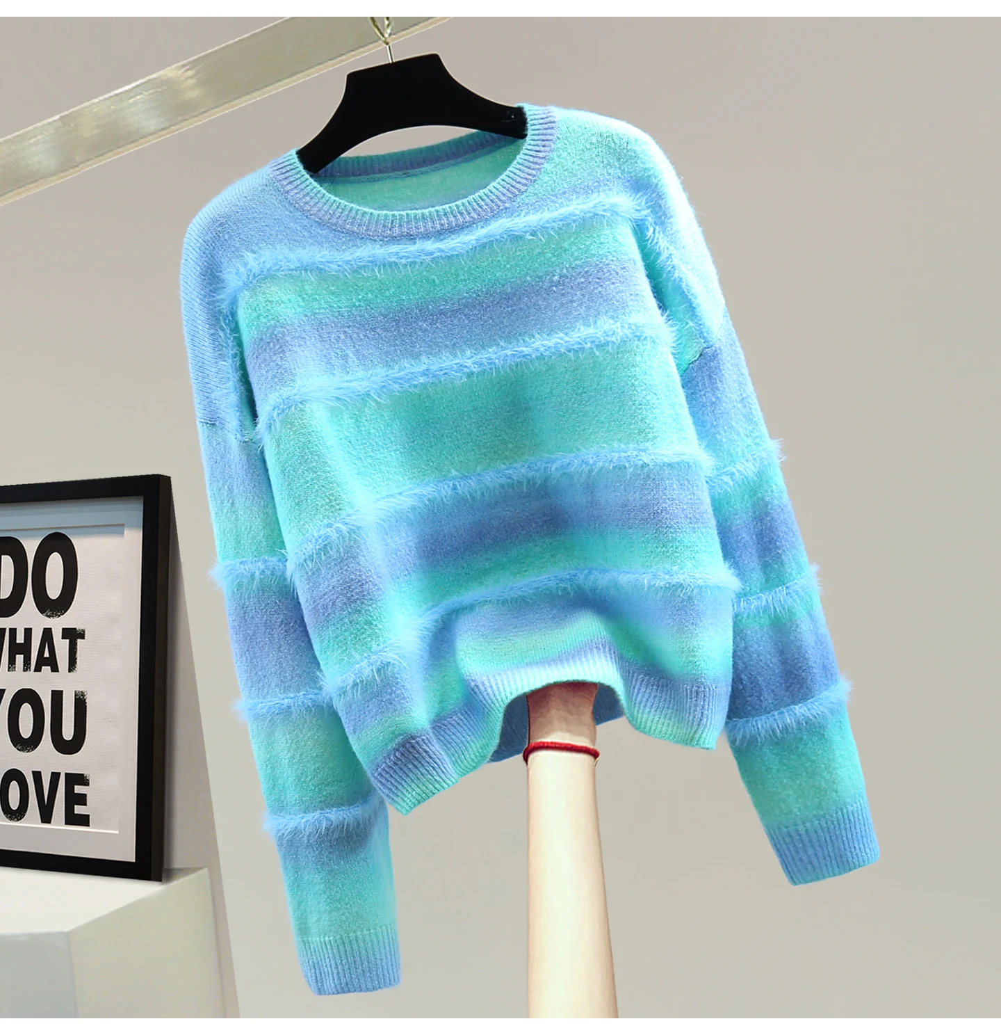 

Вязаный свитер из мохера градиентного цвета с круглым вырезом, осень-зима 2025 года, полосатый свитер с длинными рукавами, модный женский свитер
