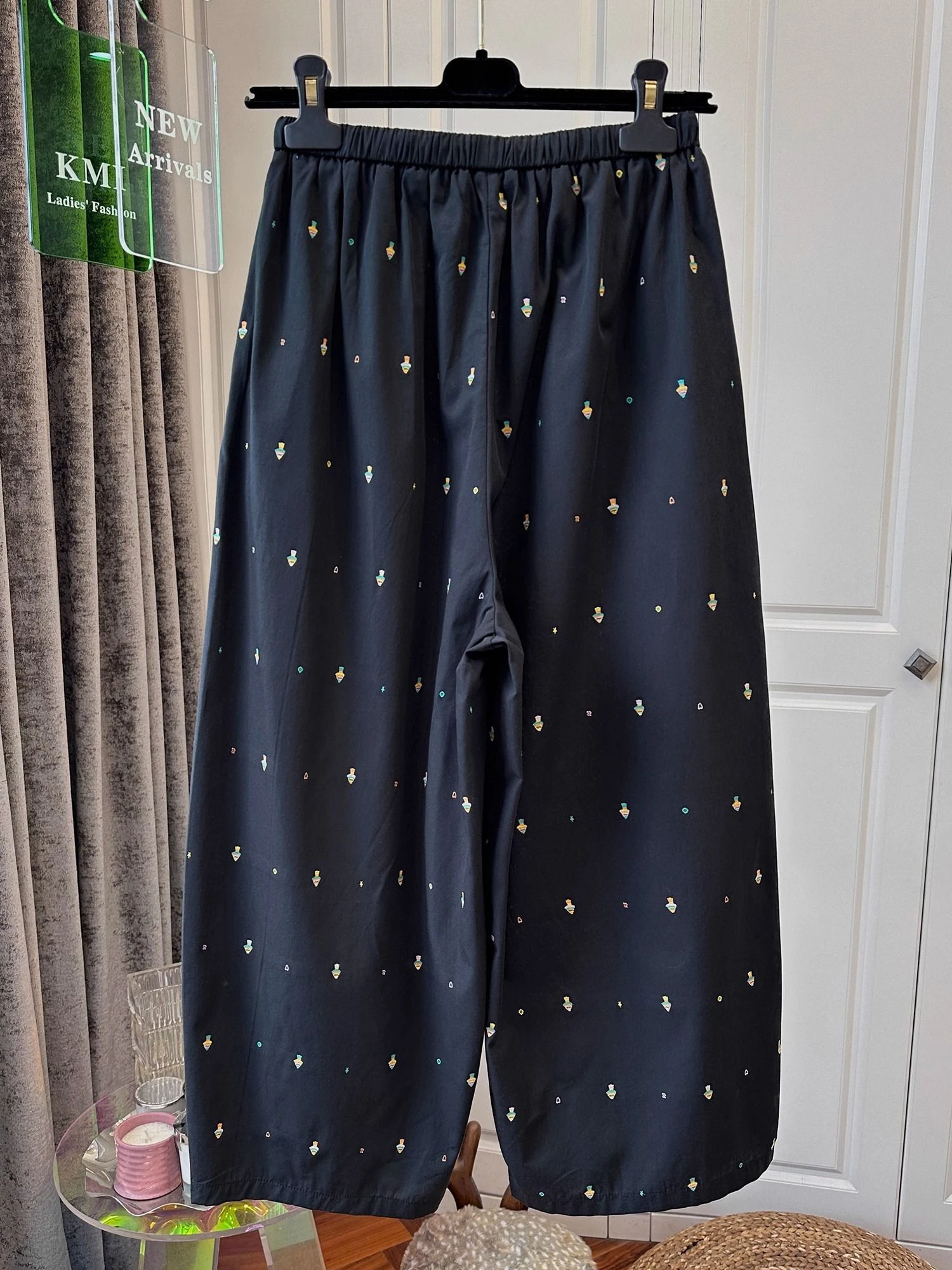 특대 사이즈 신축성 있는 허리끈 자수 캐주얼 팬츠 여성 플러스 사이즈 나인 포인트 패셔너블 루즈 바지