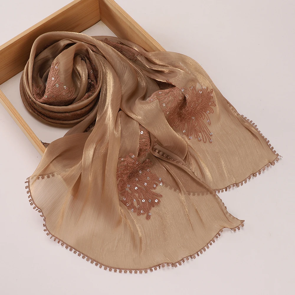 Blumenbestickter Hijab mit Funkelnden Pailletten, Glänzender Schal, Atmungsaktiver Islamischer Damenschal, Party-Gebetstuch, Kopftuch – Detail 3