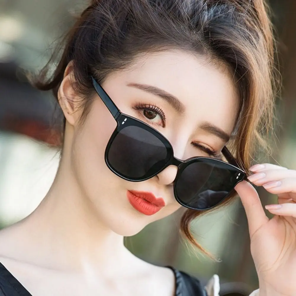 

Unisex Square Frame Sunglasses UV400 Protection Fashionable Stylish Sunglasses Eyewear Perfect for Daily and Photography