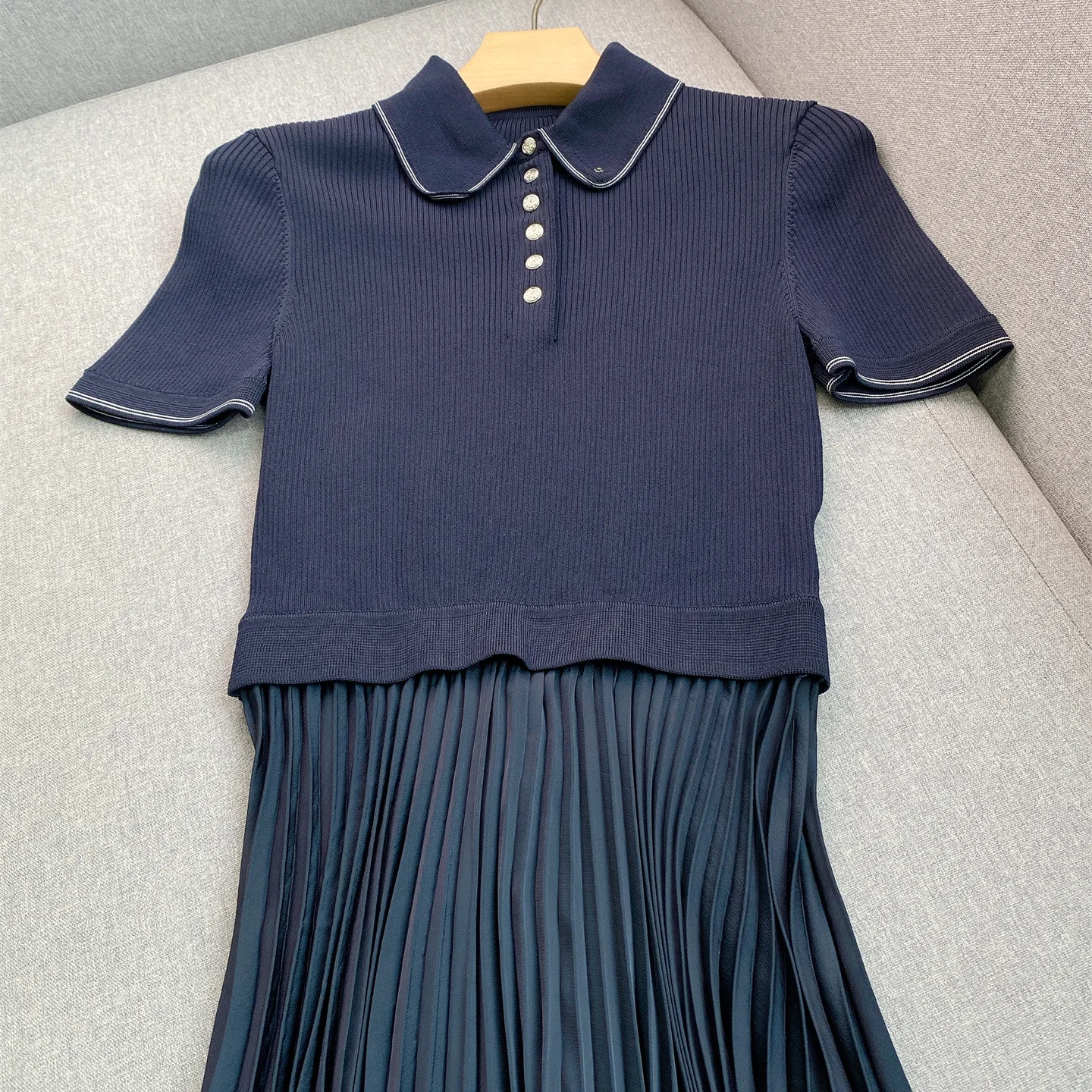 فستان نسائي محبوك أسود طية صدر السترة مرقع كاجوال بأكمام قصيرة للحفلات المسائية رداء ميدي