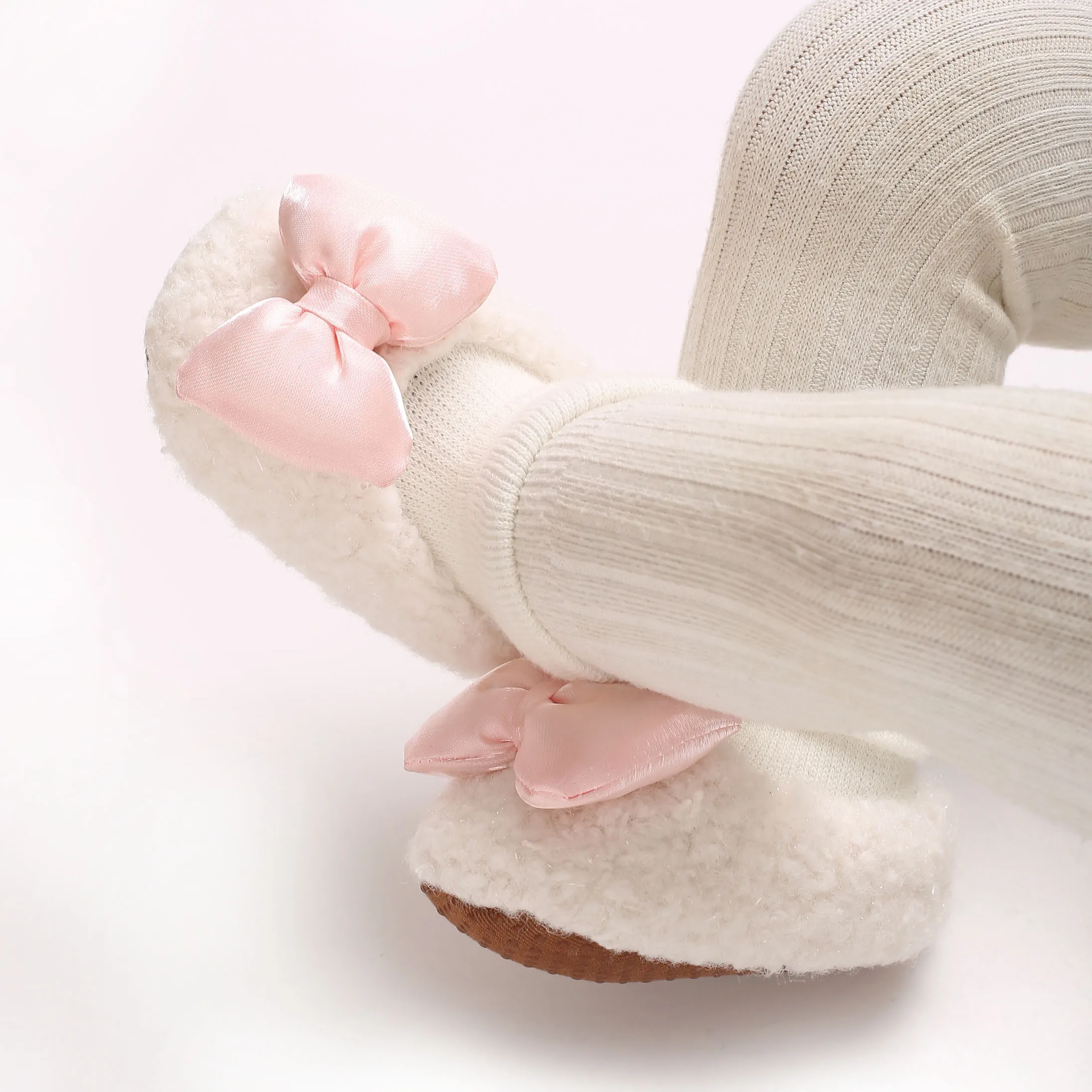 

Autumn And Winter New Butterfly Bow Baby Baby Baby Baby Walking Shoes Socks Shoes Thickened Baby Shoes With Plush 0-18M Baby