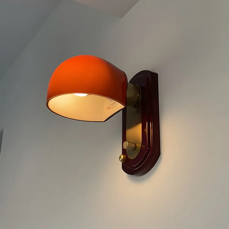 โคมไฟติดผนังเหล็กดัดสีแดงแบบอเมริกัน หลอดไฟ LED ขั้ว E27 โคมแก้ว สำหรับห้องนั่งเล่น ห้องนอน ร้านอาหาร ทางเดิน สไตล์เรโทร