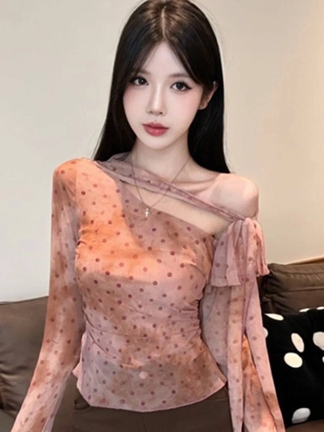 

Korean Style Sweet Cool Sexy Polka Dot Long Sleeve T-Shirt Base Layer Asymmetrical Design Autumn Shoulder Tilted Bottoming Shirt