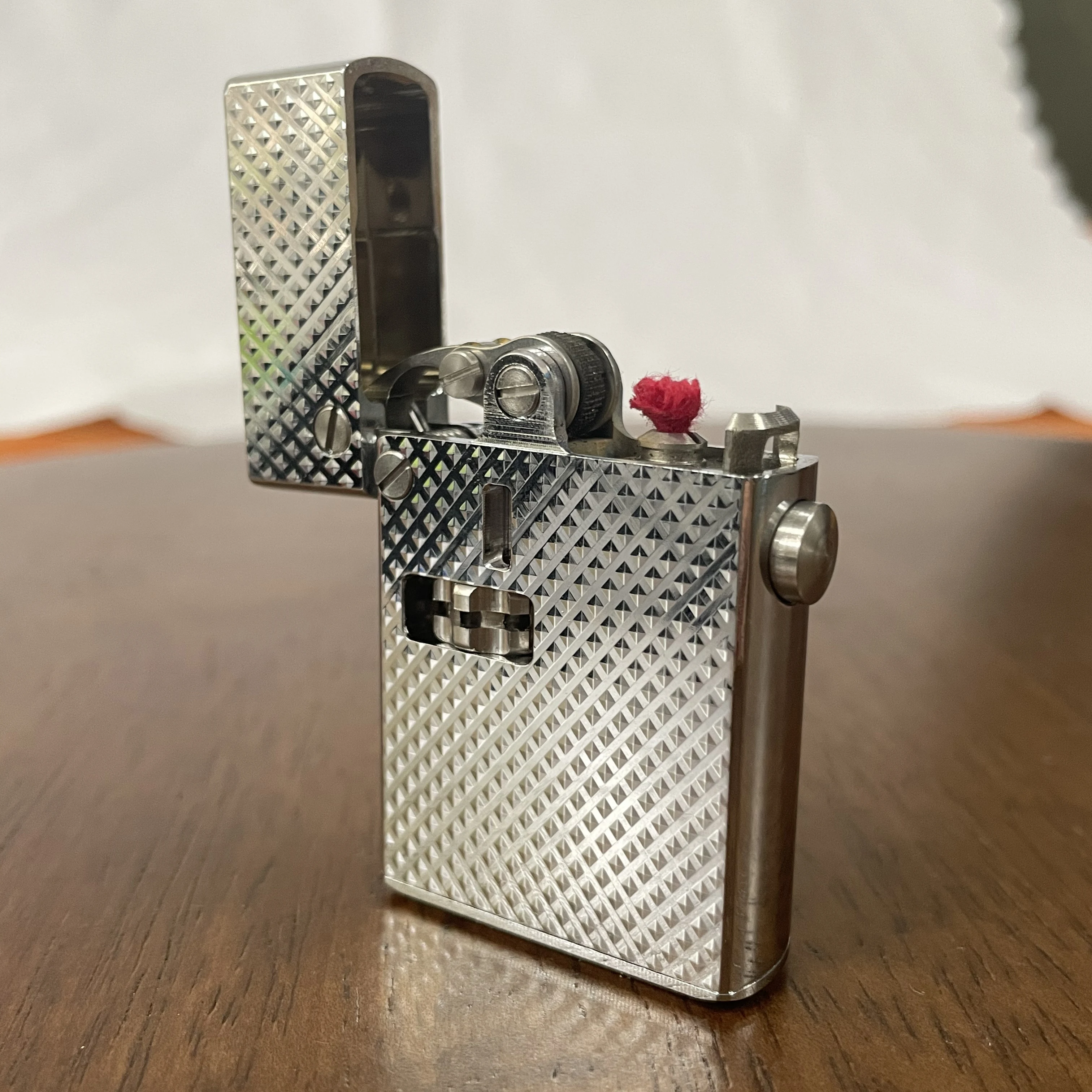 Rare Mechanical Brass Oil Kerosene Lighter Ejection Safety Lock Polished Storing Flint Fuel Lighter Smoking Accessories Luxury