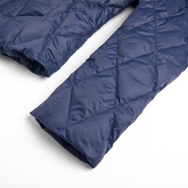 Damska zimowa niebieska kurtka puchowa, ocieplana, lekka, z wypełnieniem z kaczego puchu, idealna na narty, śnieg i na co dzień.