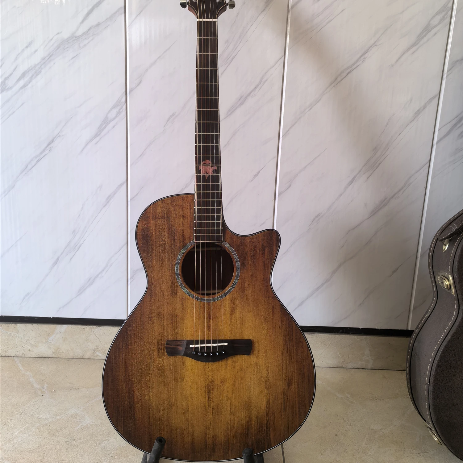 

A-200GA 40-Inch Cutaway Body Acoustic Guitar GA Style For Novice Players