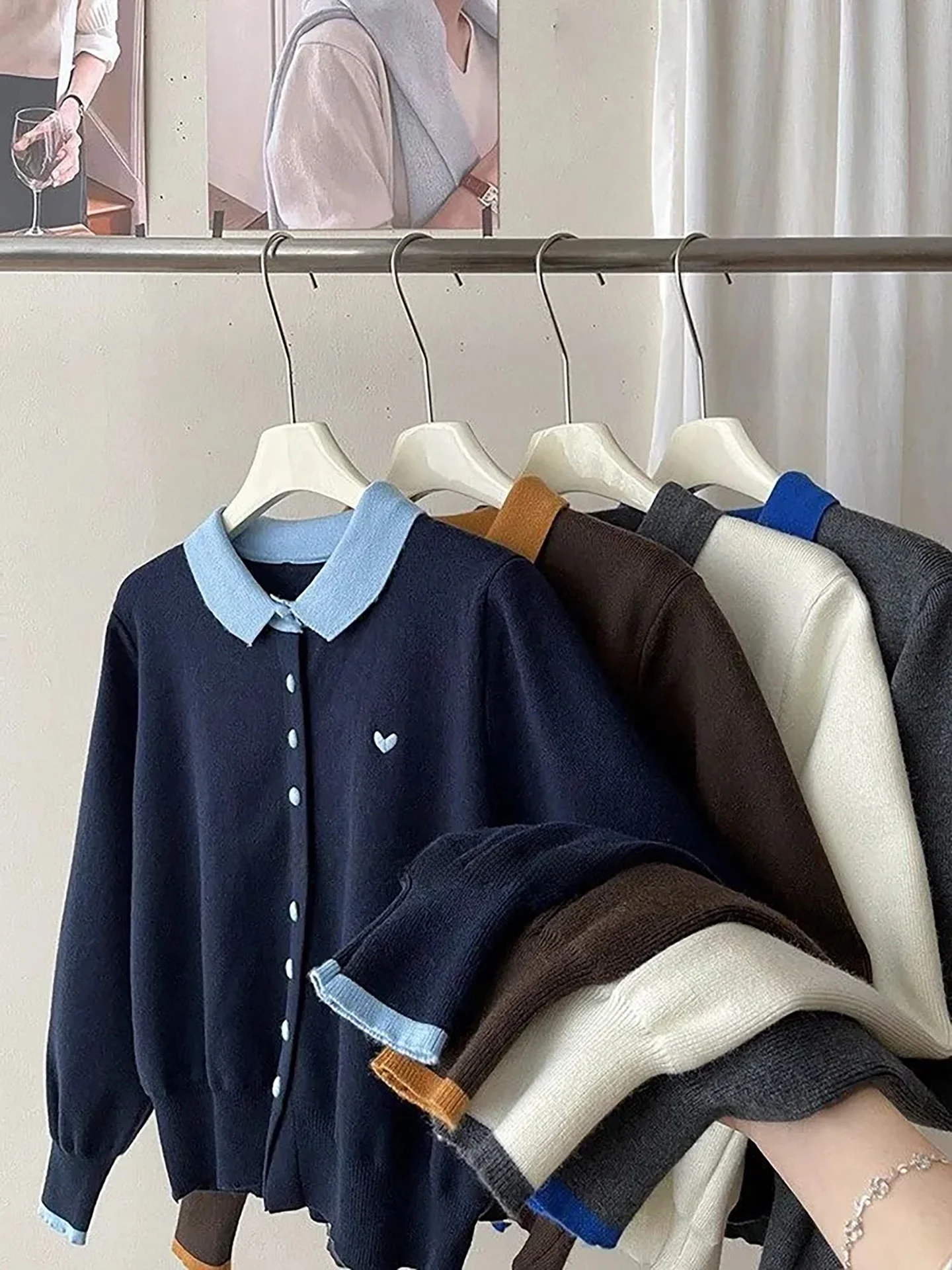 เสื้อสเวตเตอร์ถักไหมพรมผู้หญิง ปักลายหัวใจ นุ่ม สบาย เหมาะสำหรับใส่ไปทำงาน สไตล์สปริง ใหม่ล่าสุด ลายปะติดสีสันสดใส สไตล์นักศึกษา เสื้อถัก