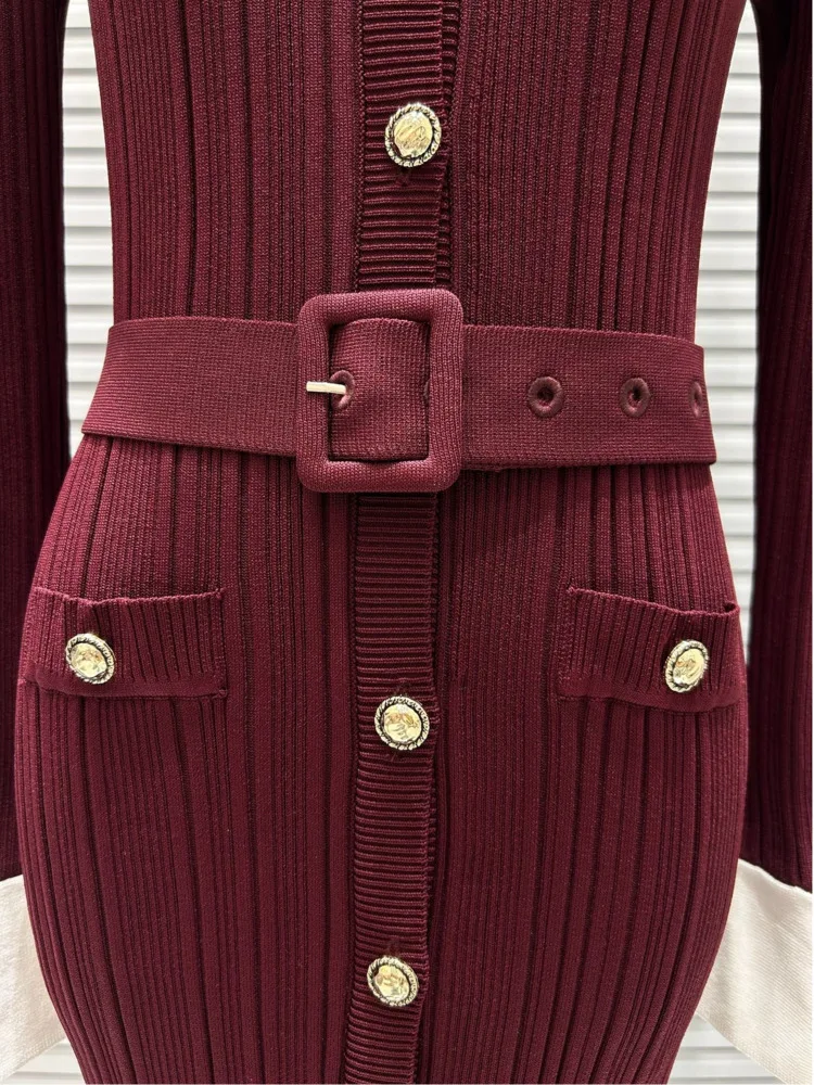 CHUJIE Herbst 2025, Strickkleid im französischen Stil, figurbetontes Kleid mit Rundhalsausschnitt und Knopfleiste vorne und Gürtel, schmal geschnittenes, elegantes Kleid