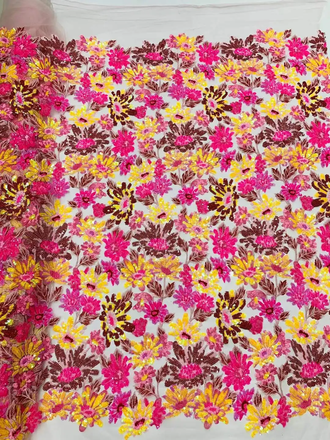 2025最新のクラシックな優れた品質のエレガントな刺繍ヘビーシークインチュールレース生地結婚式のイブニングドレスNN6852_E