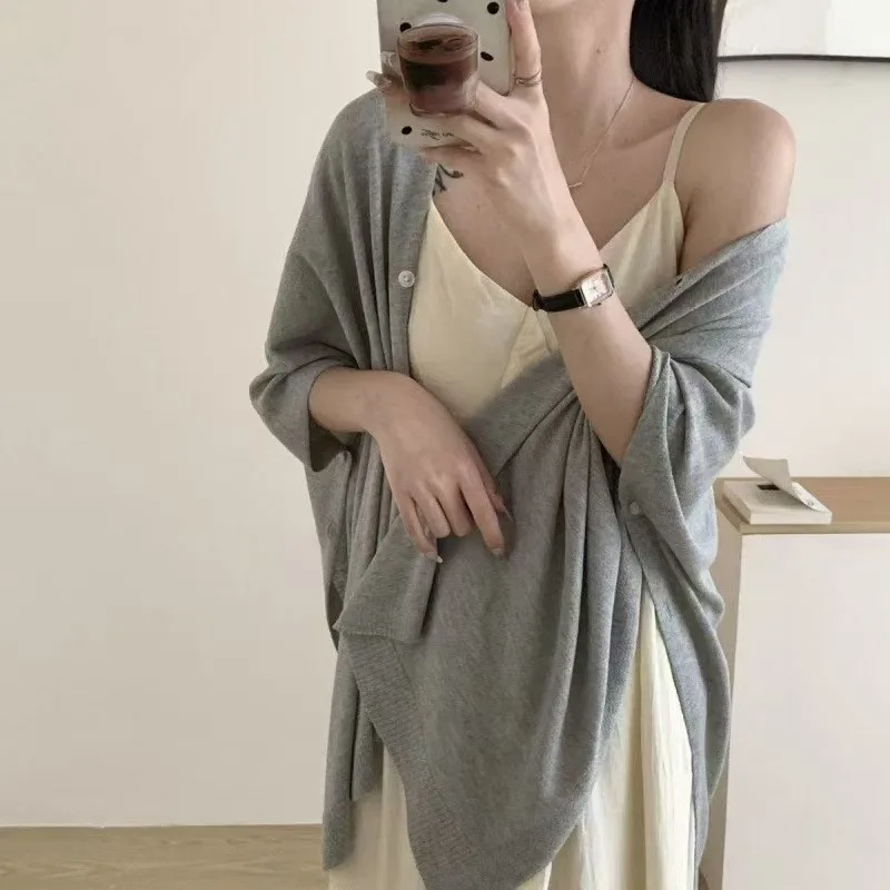 Sonnenschutzschal für Damen, modischer Sommeroverall 2025, vielseitiger Reiseumhang in reiner Farbe, modische Strickjacke