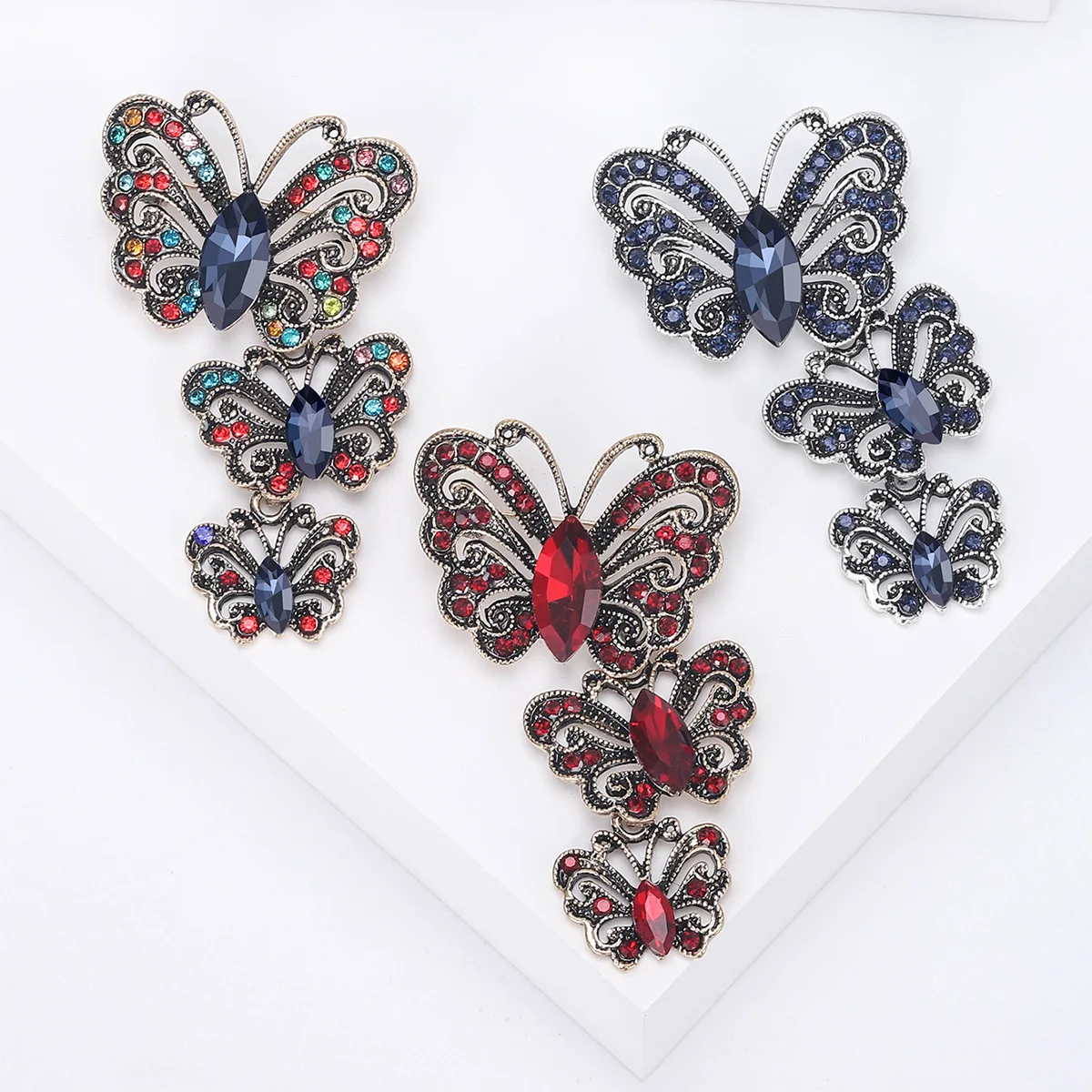 

Retro Three Butterfly Brooch Unisex Glass Insect Brooch for Parties Weddings Backpacks Gifts Jewelry Accessories