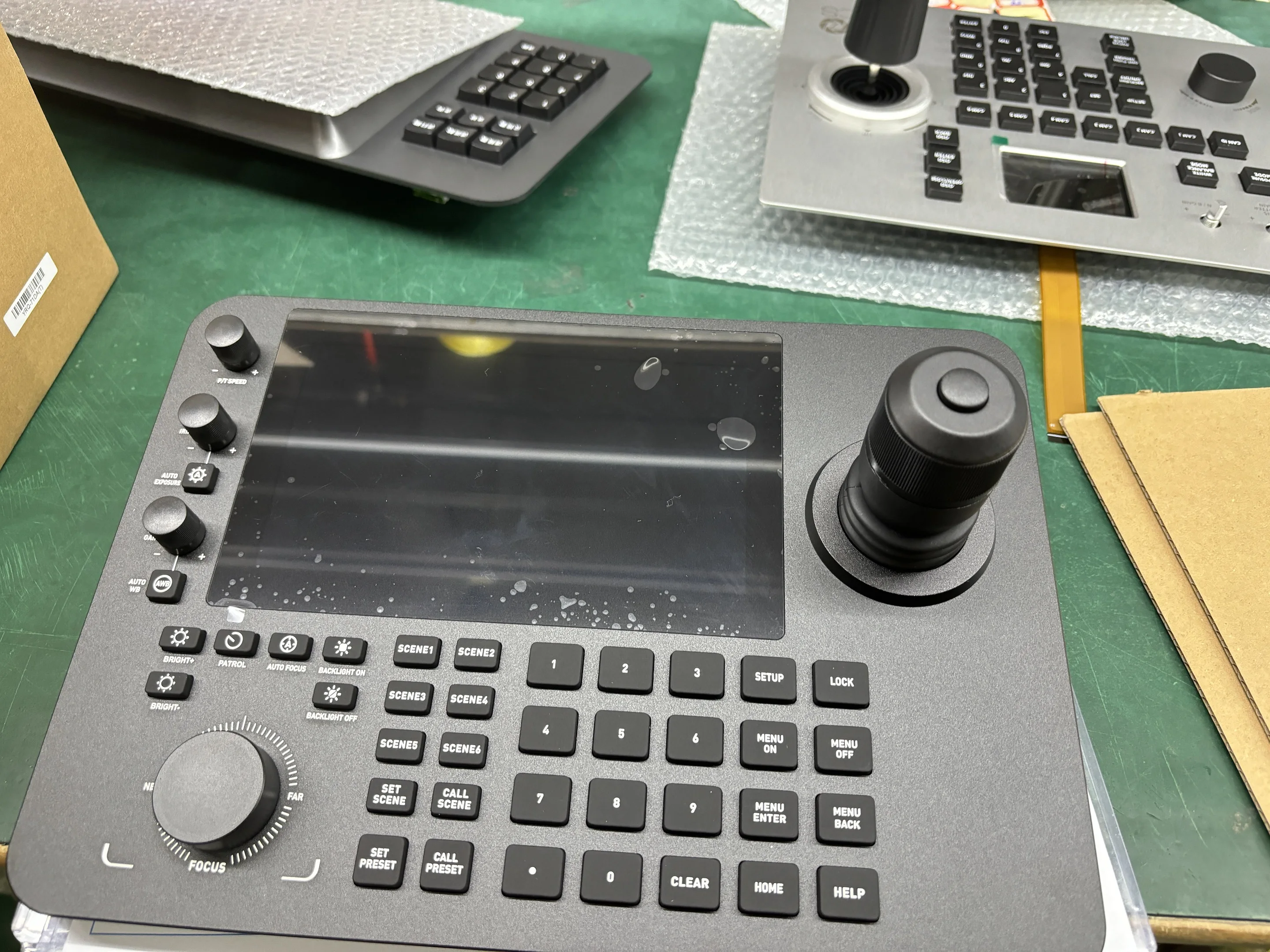 

4D Joystick PTZ Keyboard Controller with 7 Inch LCD Live Streaming for PELCO D/P RS232 RS485 Video Conference System
