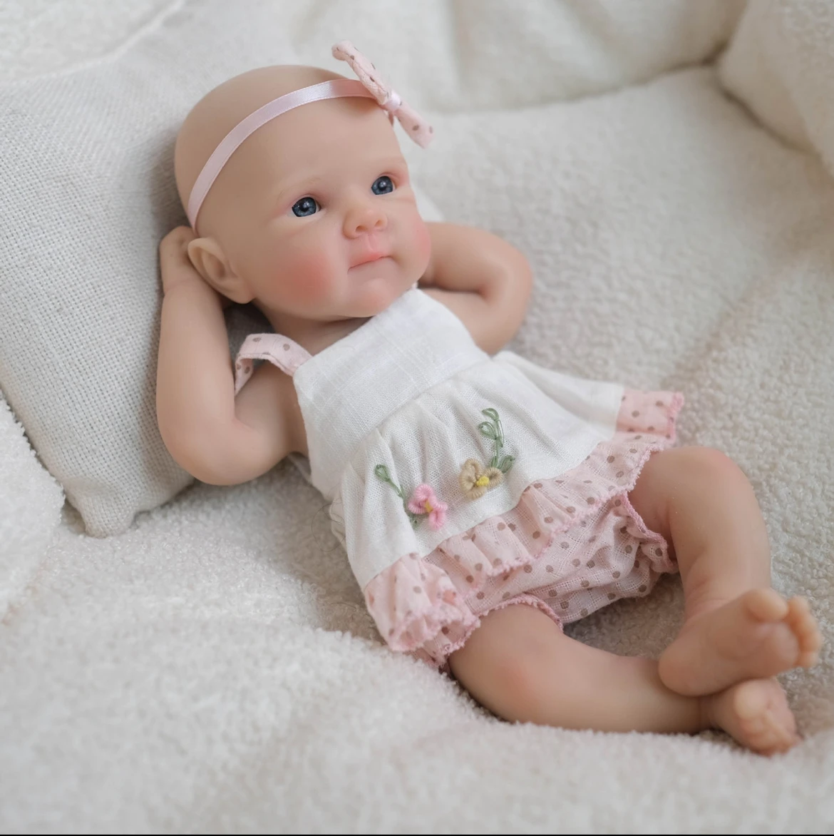 Bebê reborn de 8 polegadas em silicone de platina - expressão pacífica realista, boneca de arte hipoalergênica ultramacia com edição limitada