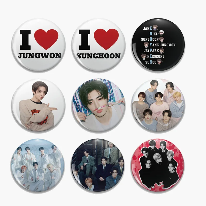 58 مللي متر المعبود EN دبوس بروش JUNGWON HEESEUNG JAY JAKE SUNGHOON SUNOO NIKI بروش شارة لحقيبة الظهر الملابس قبعة المشجعين الهدايا