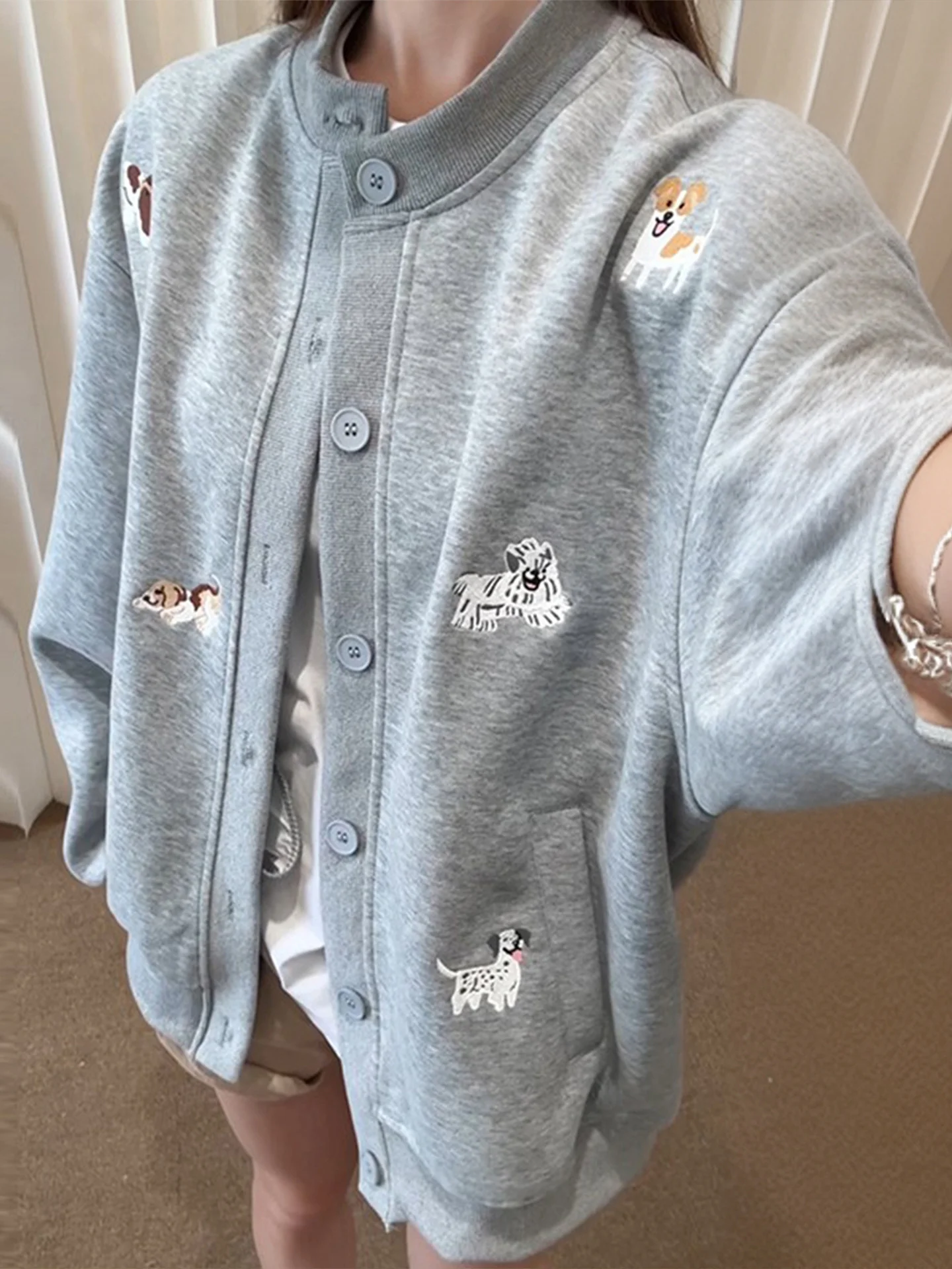 

Бейсбольные куртки женские, с леопардовым принтом, для рыбалки и отдыха, в уличном стиле, из твида, расклешенные, с глубоким принтом, защита от падений, дышащие, элегантные, пушистые, в стиле сафари