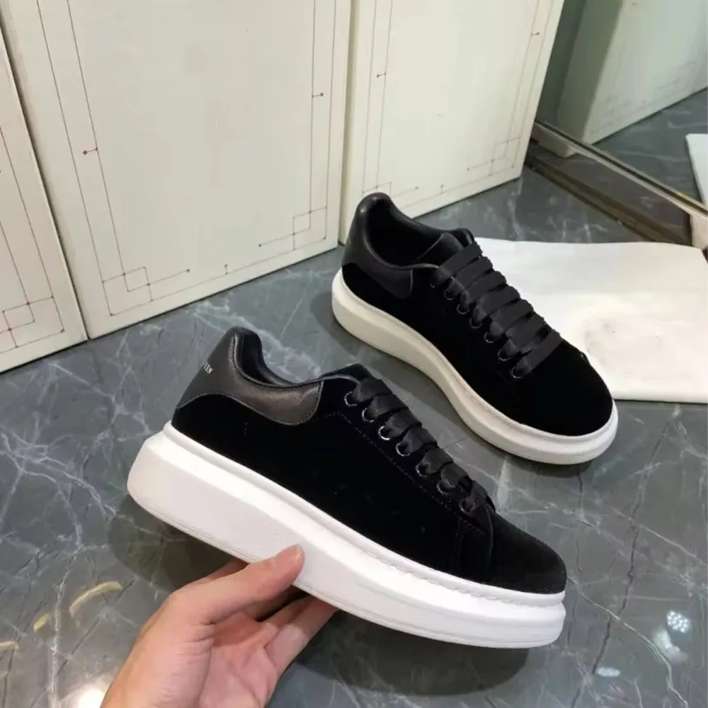 Fashionable McQueen white shoes for men and women, thick-soled height-increasing shoes, versatile casual couple sneakers