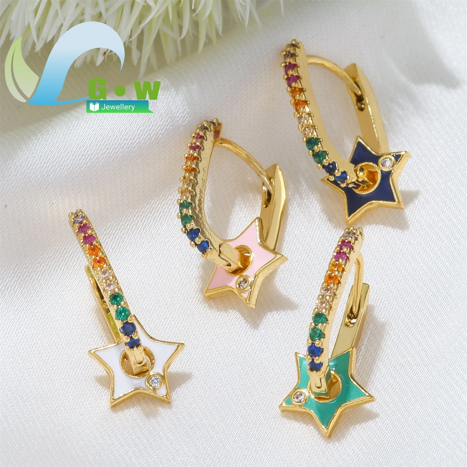 

Горячая распродажа: серьги-звездочки из латуни с золотым покрытием, инкрустированные микроцирконами, геометрический аксессуар, серьги в форме пятиконечной звезды для женщин