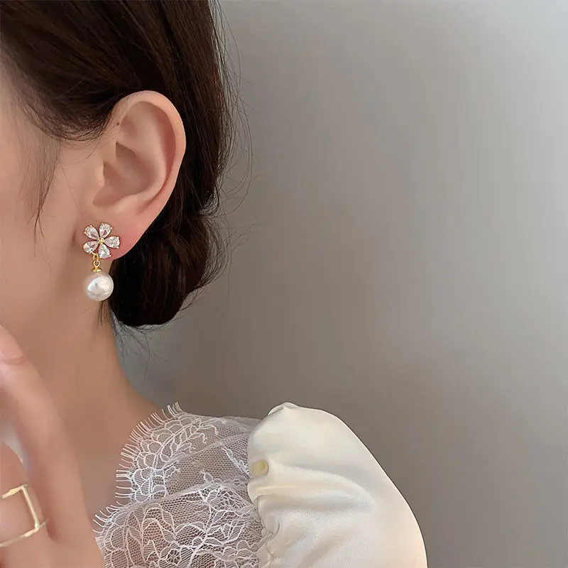 Korean Delicate Crystal Zircon Flower Pearl Stud Earrings For Women Elegant Temperament Wedding Earring Girls Fashion Jewelry