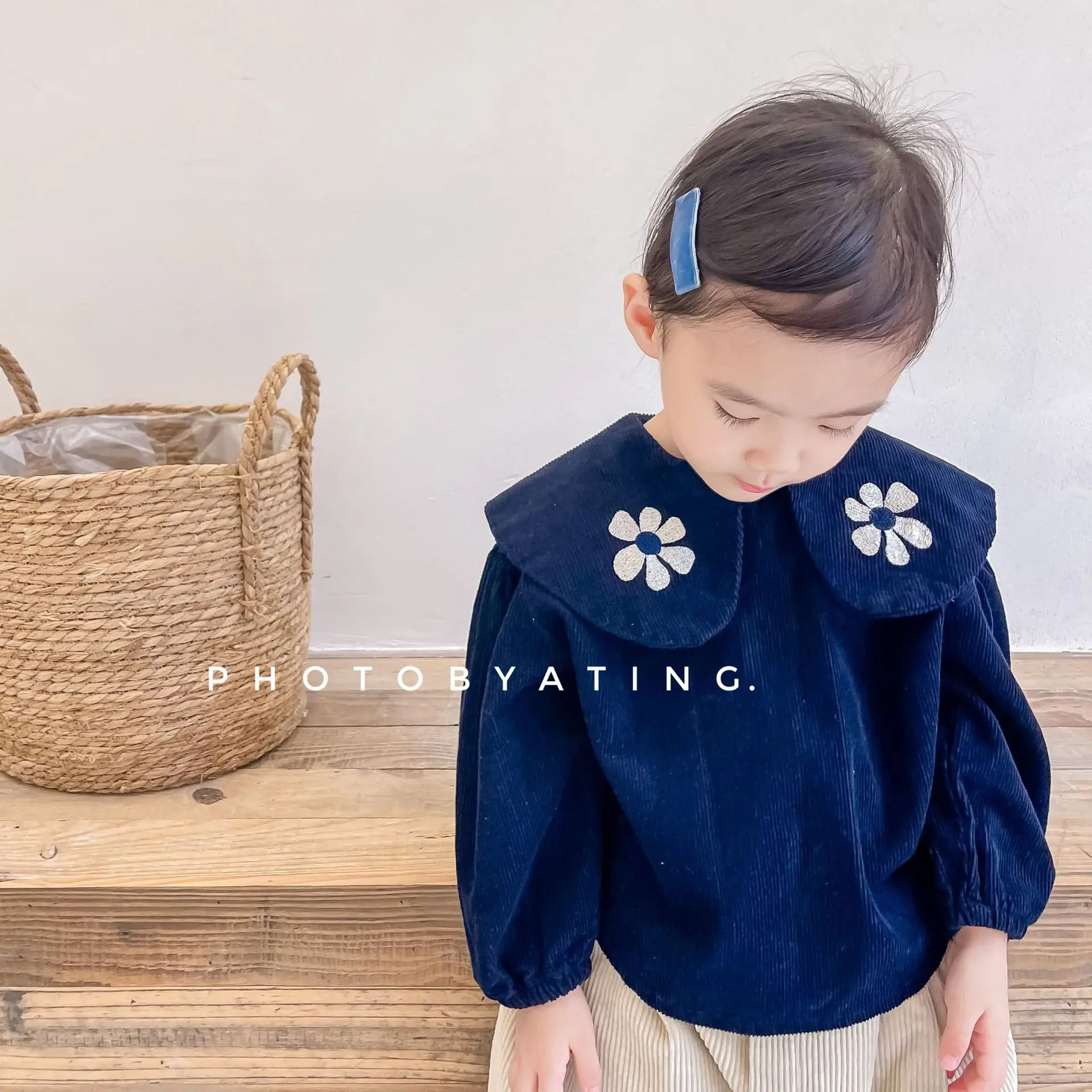 Meninas camisa 2025 outono novas roupas infantis estilo coreano meninas bebê bordado manga bolha camisa de veludo casual simples