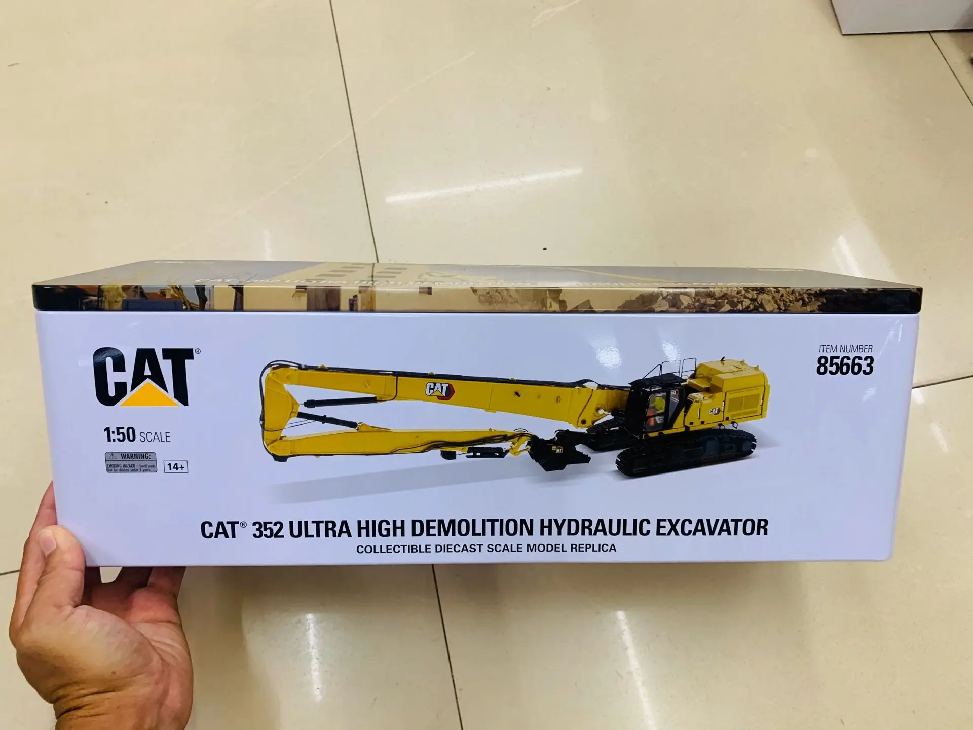 352 Ultra High Demolition Hydraulic Excavator 1:50 Scale By DieCast Masters 85663