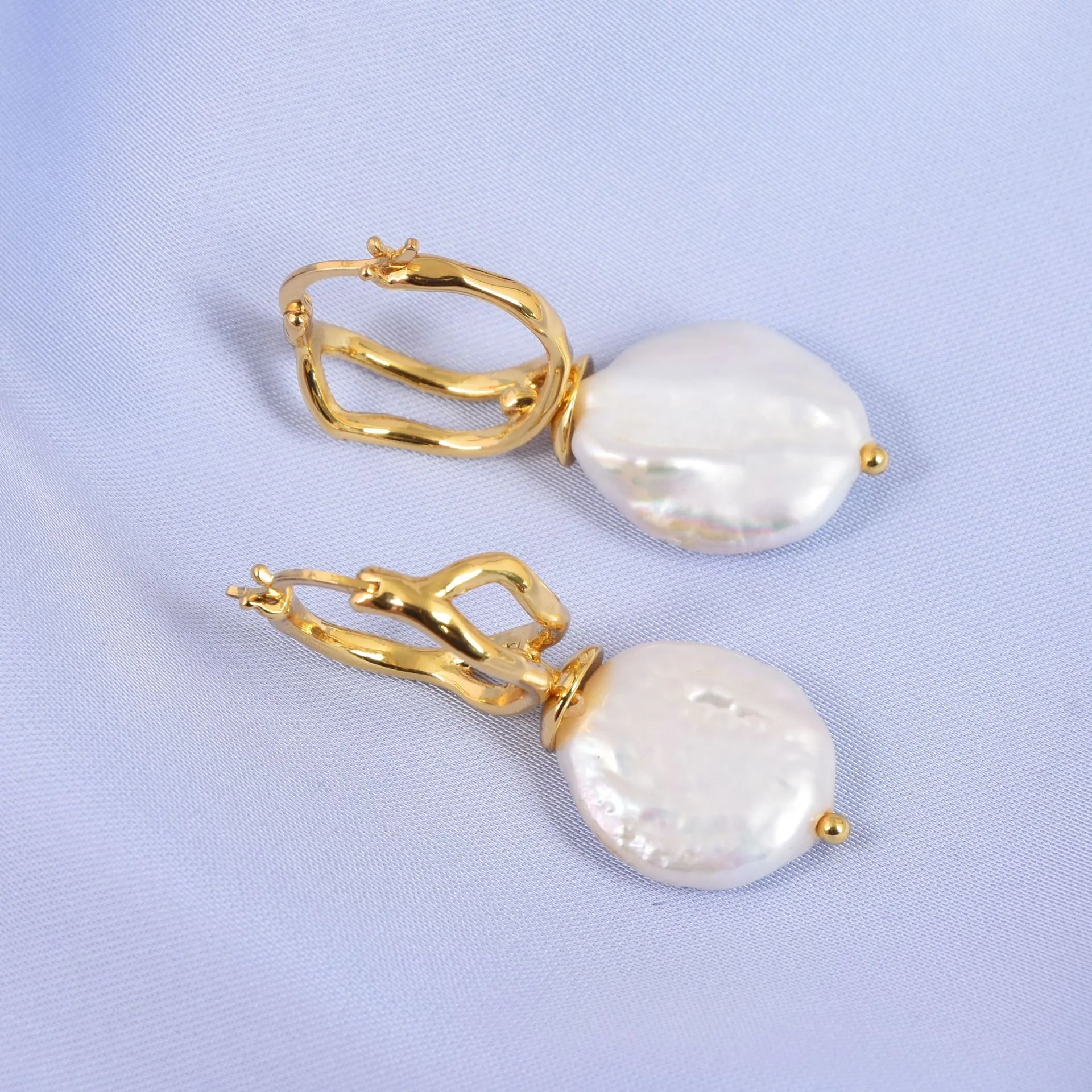 

Natural Baroque pearl earrings classic delicate girls eardrop