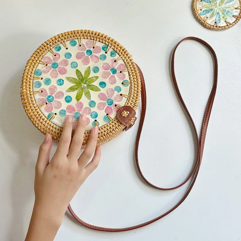 

Тканая сумка на плечо из ротанга ручной работы для женщин, винтажная круглая сумка на ремне, легкая летняя стильная сумка