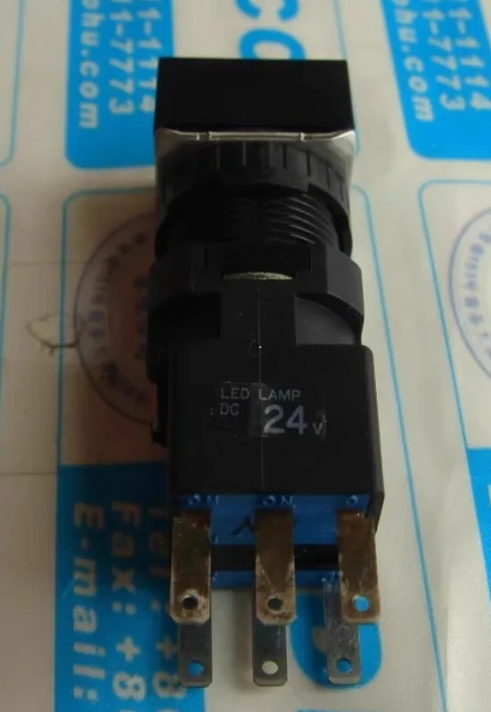 IDEC LA-T10 mit beleuchtetem Knopf